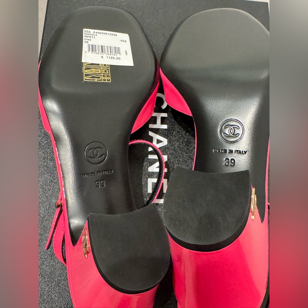 CHANEL 23A Metiers D'Art Pink Patent Ankle Strap Sandals Heels 39 US 8.5 NIB - Picture 10 of 11